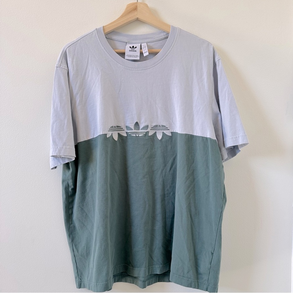 Adidas Adicolor sliced multi trefoil short sleeve crew neck t-shirt Size Large